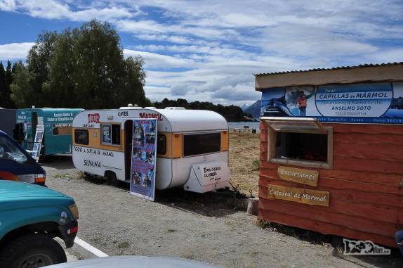 Em Puerto Rio TRanquilo, agências oferecem tours de barco até as Capillas De Marmol, no lago General Carrera, no sul do Chile
